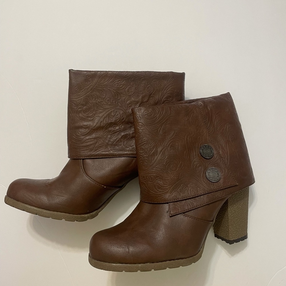 Muk Luks Chris Bootie Women’s size 8 Dark Brown